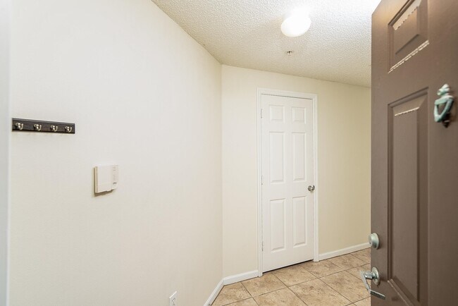 Building Photo - 1005 Bella Vista Blvd