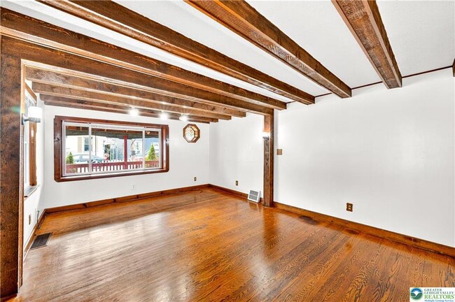 Building Photo - 521 N Lumber St