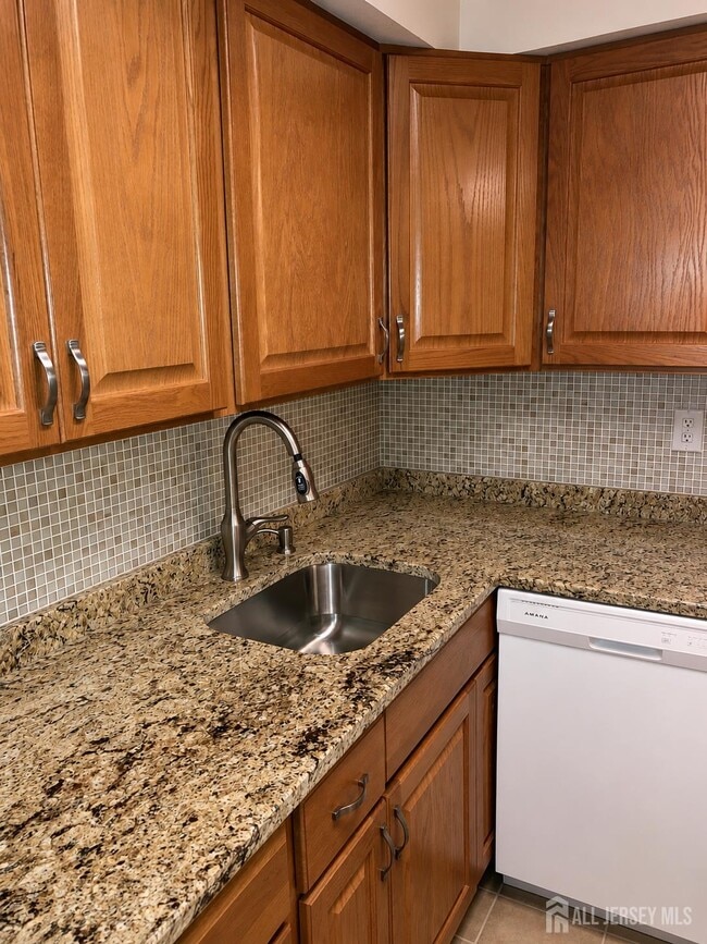 Building Photo - 43 Deerberry Ln
