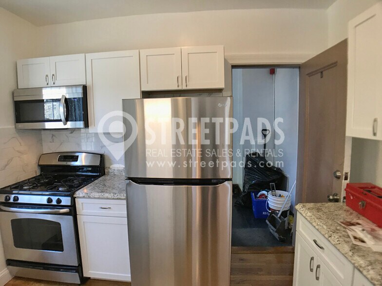 Building Photo - 1139 Beacon St