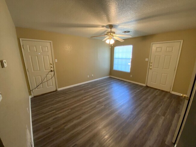 Building Photo - 2602 Edgefield St