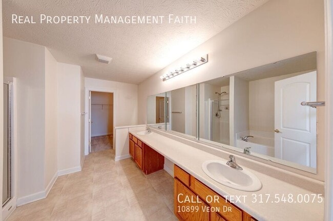Building Photo - 10899 Veon Dr