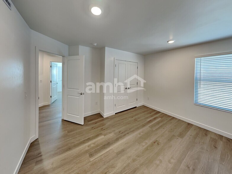 Building Photo - 6533 E Paseo Alga