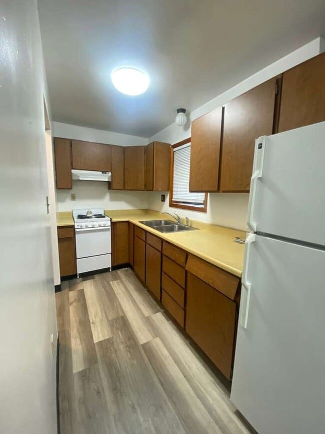 Building Photo - 604 2nd St