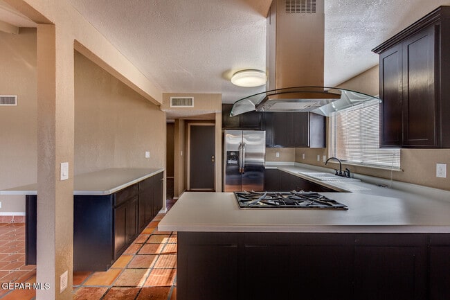 Building Photo - 5572 Fernwood Cir