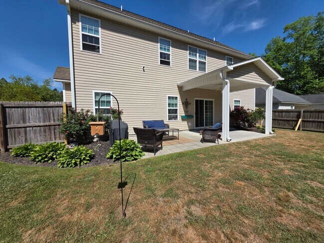 Building Photo - 4 Bedroom 2.5 Bath Carolina Plantation