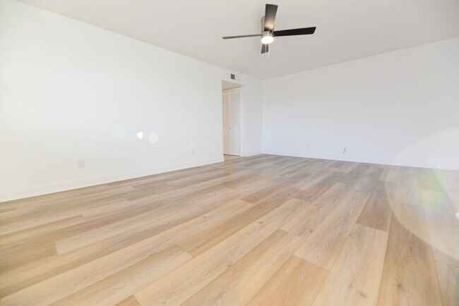Building Photo - 251 Avenida Madrid