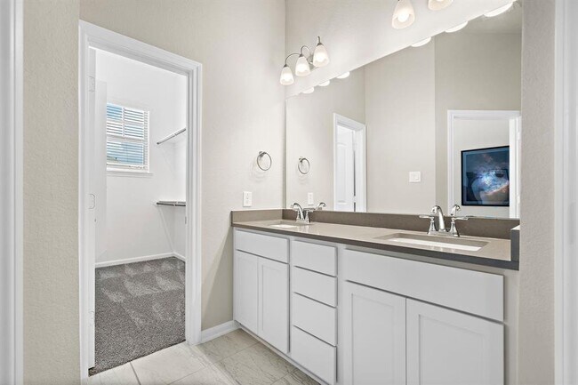 Building Photo - 2539 Terrace Point Dr