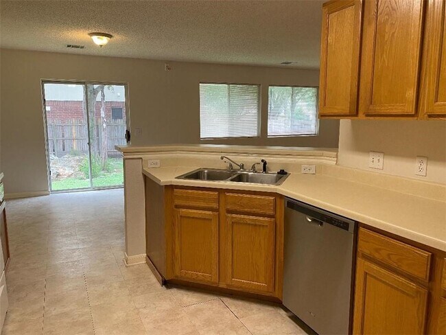 Building Photo - 4000 Barlow Dr