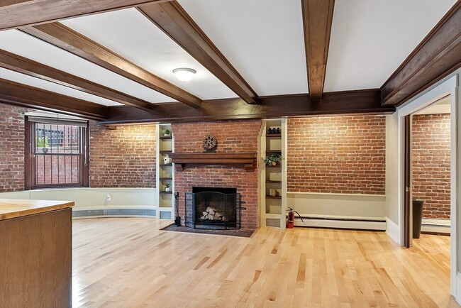 Building Photo - 346 Beacon St