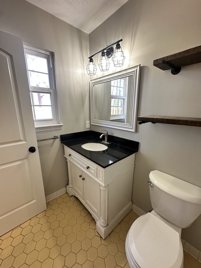 Building Photo - 38 Helmsman Ct