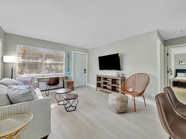 Building Photo - 318-320-320 Walnut St