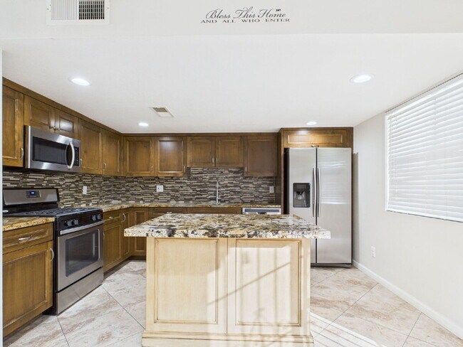 Building Photo - Desert Valley Estates Charm