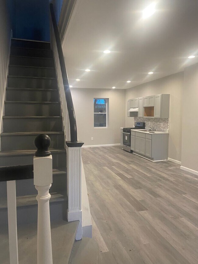 Building Photo - Remodeled Front Porch Row - Germantown