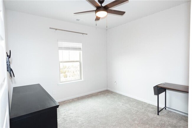 Building Photo - 144 Madison Bend