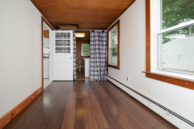 Building Photo - 559 Gatewood Dr