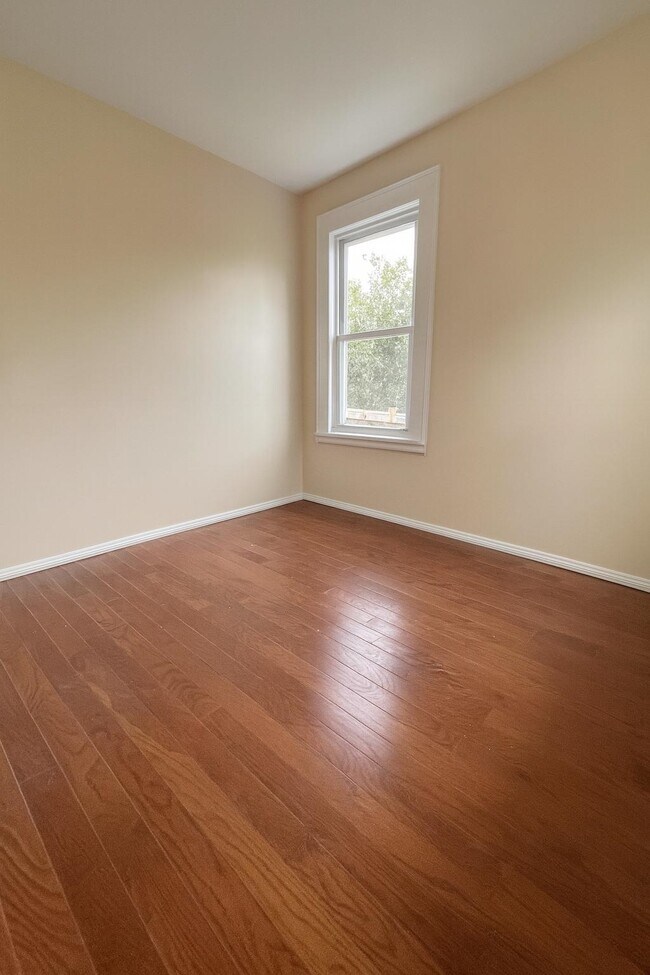 Building Photo - 102 Lexington Ave