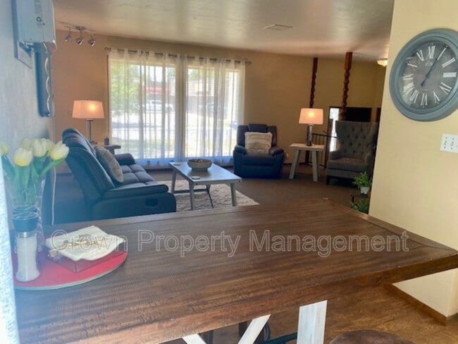 Primary Photo - 295 4th Ave W N