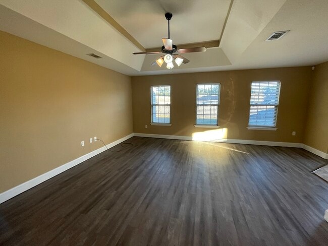 Building Photo - 4698 Custer Dr