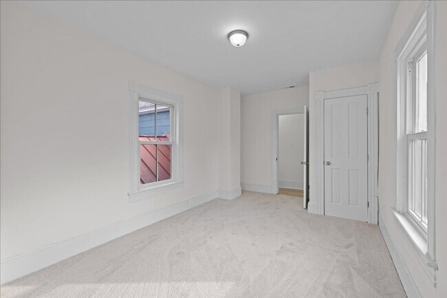 Building Photo - 258 Douglas Ave