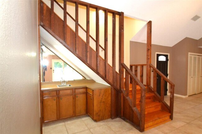 Building Photo - 8833 Tallwood Dr