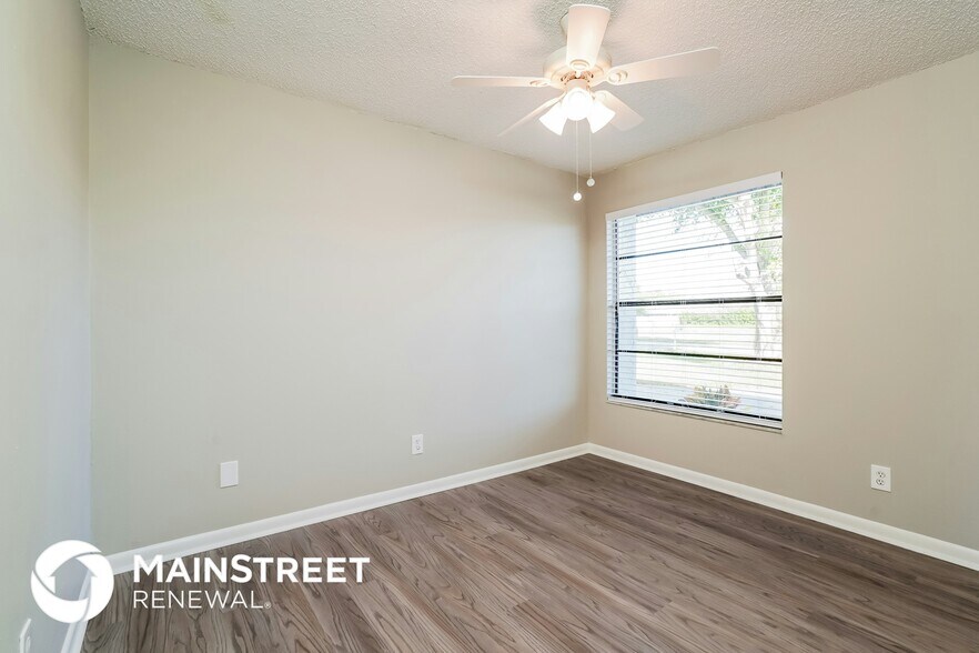 Building Photo - 220 SE 27th Terrace