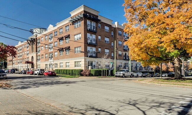 Building Photo - Awesome 1BE/1BA Condo in the heart of West End!