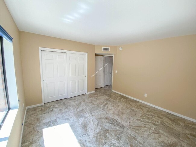 Building Photo - "Charming 2-Bed, 2-Bath Townhouse with Cozy Fireplace in Tucson's Scenic Sunrise Territory neighb...
