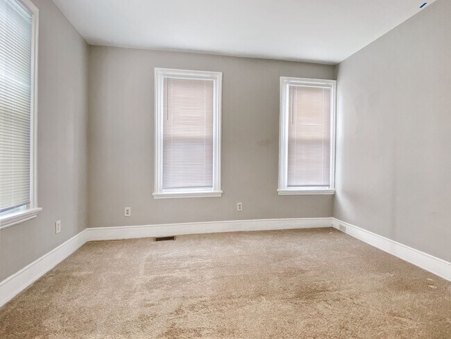 Building Photo - 209 Seward Ave NW