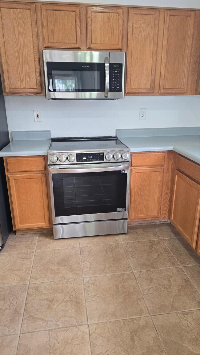 Building Photo - 15537 W Gelding Dr