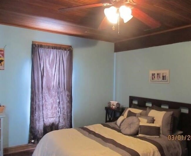 Building Photo - 4 bedroom house