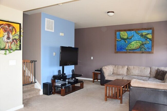 Building Photo - 3 bedroom 2 bath near golf course