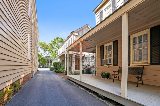 Building Photo - 1 bed / 1 bath ~ Fully Furnished