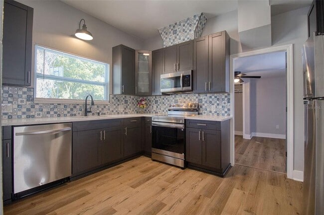 Building Photo - 675 16th Ave S