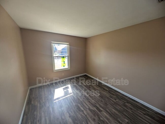 Building Photo - 8881 Davidgate Dr