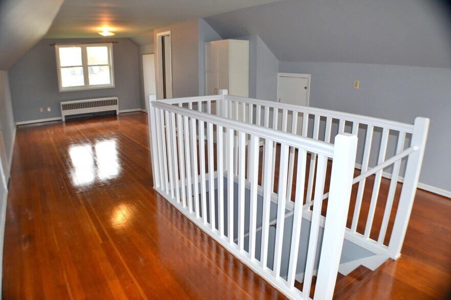 Upstair bedroom - 605 Iowa Ave