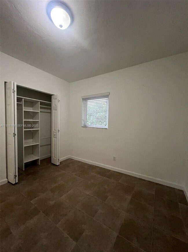 Building Photo - 9030 SW 40th Terrace