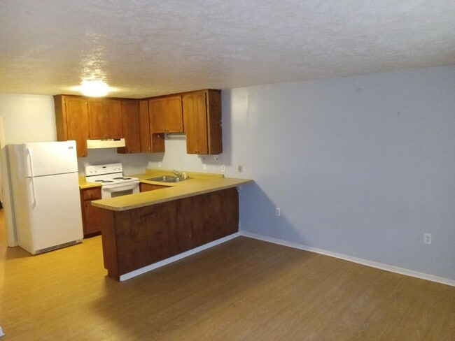 Building Photo - WCU Student 2 Bedroom 2 Bath Townhouse 1 mile from WCU Campus $1200