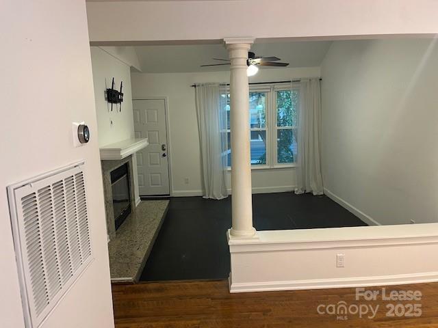 Building Photo - 433 W 8th St