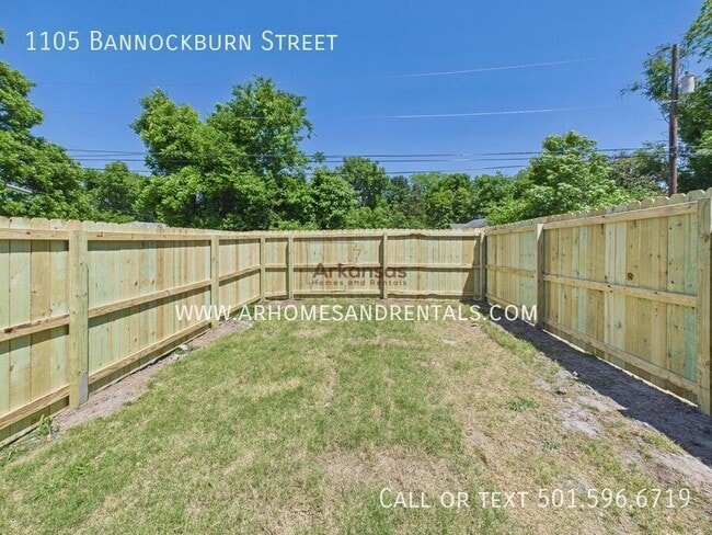 Building Photo - 1105 Bannockburn St
