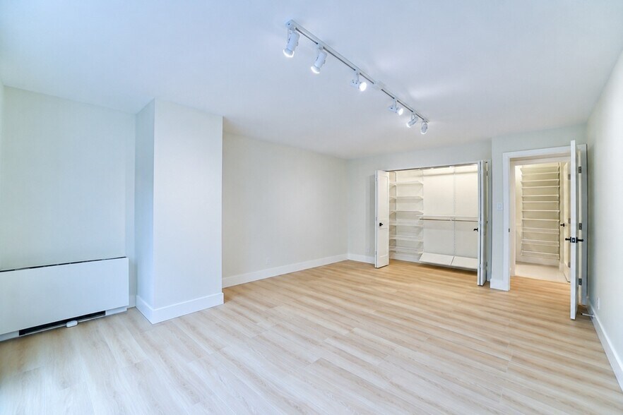 Building Photo - 4601 N Park Ave