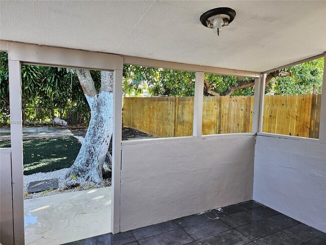 Building Photo - 7416 SW 21st St