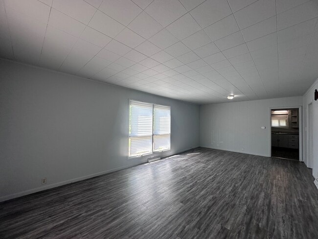 Building Photo - 610 Harmon-