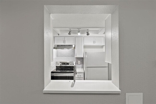 Building Photo - 5916 Gaston Ave