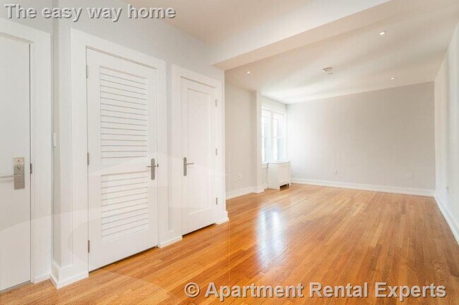 Building Photo - 19 Forest St