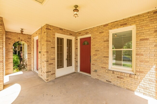 Building Photo - WONDERFUL BERKELEY LOCATION!  Immaculate One Story Craftsman!
