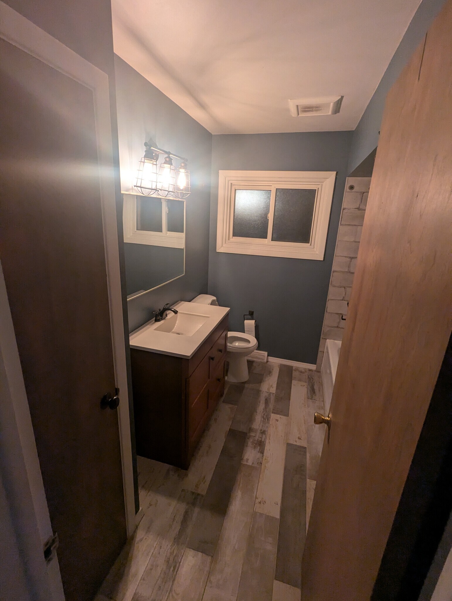 Building Photo - 8049 W Eastwood Ave