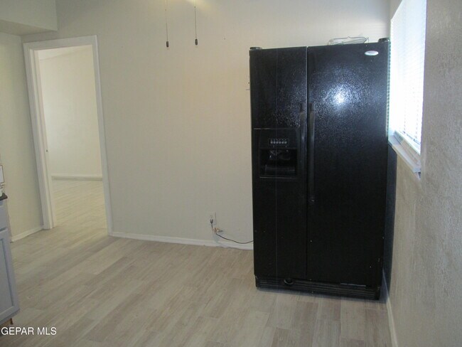 Building Photo - 253 Jensen Ave