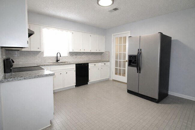 Building Photo - 1310 S Caney Trails Dr