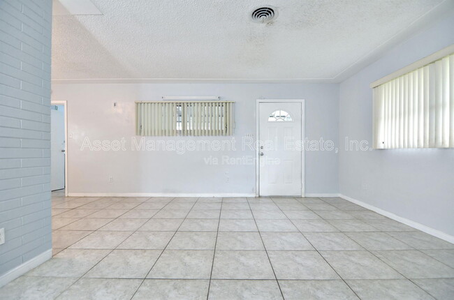 Building Photo - 5302 13th Ave S